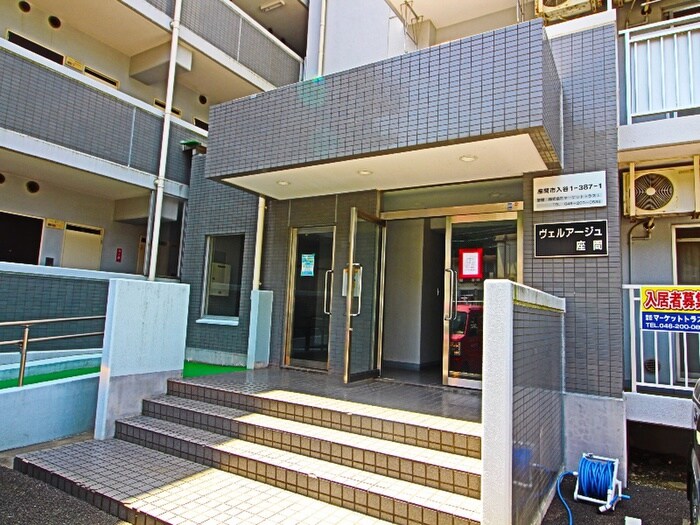 物件外観写真6　(エントランス部分)