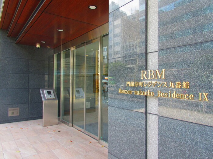 物件外観写真4　(エントランス部分)