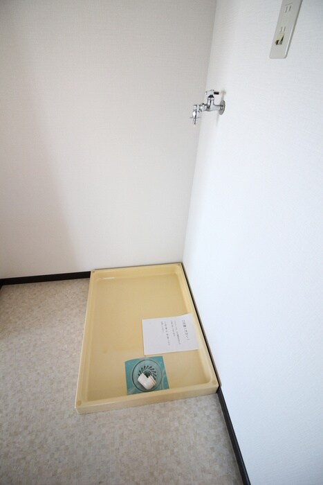 物件内観写真13　(洗濯機置場)