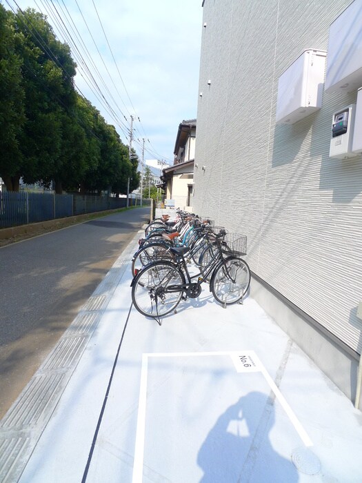 物件外観写真4　(駐輪場)