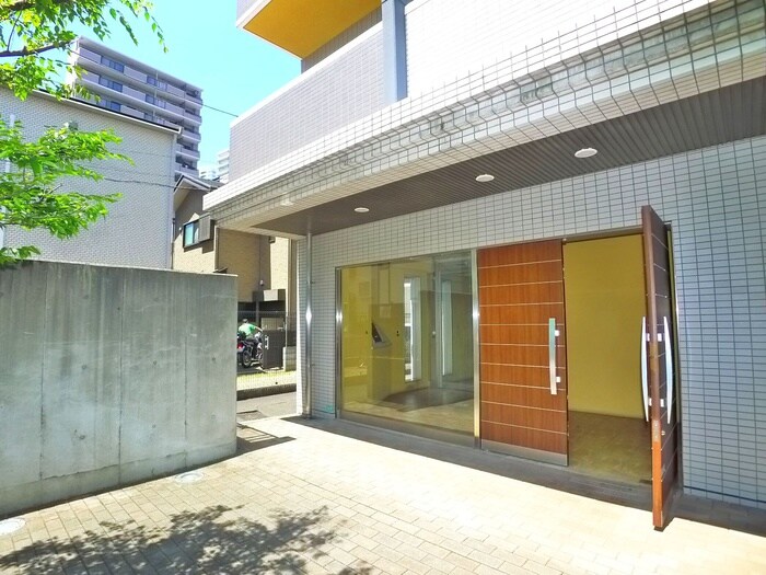 物件外観写真4　(エントランス部分)