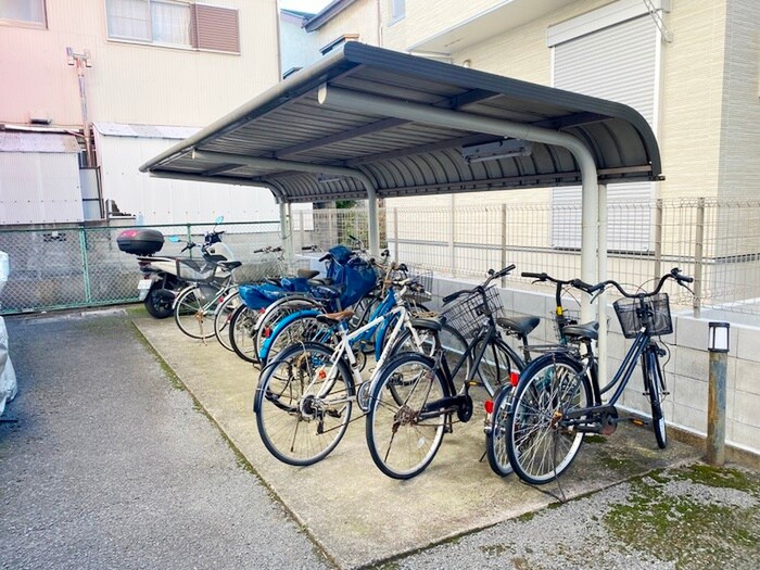 物件外観写真3　(駐輪場)