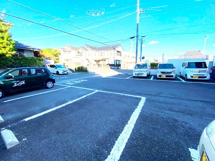 物件外観写真4　(駐車場)