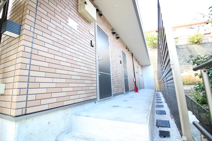 物件外観写真5　(エントランス部分)