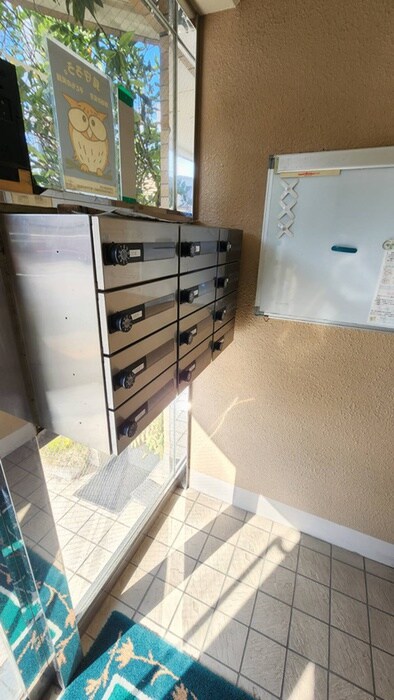 物件外観写真6　(エントランス部分)