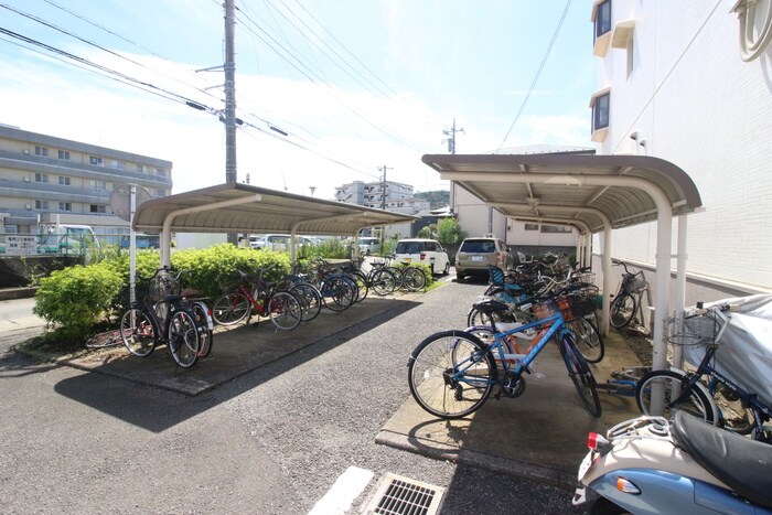物件外観写真3　(駐輪場)