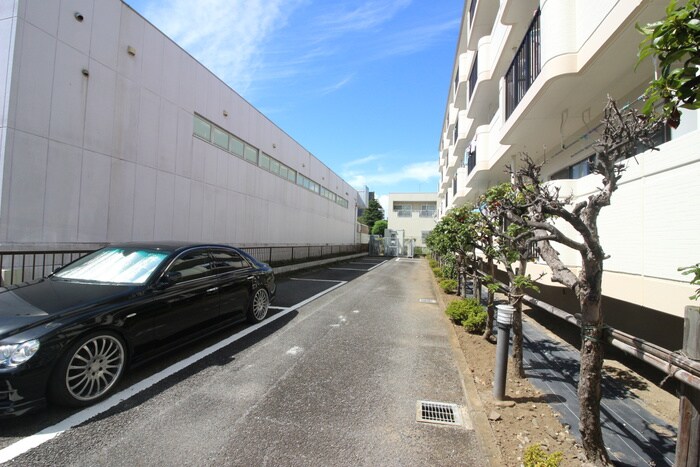 物件外観写真5　(駐車場)