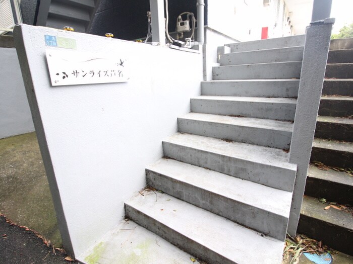 物件外観写真4　(エントランス部分)