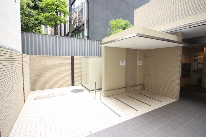 物件外観写真6　(駐車場)