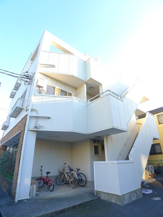 物件外観写真2　(エントランス部分)