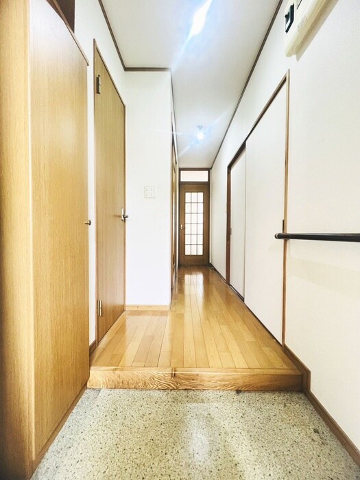物件内観写真16　(廊下)