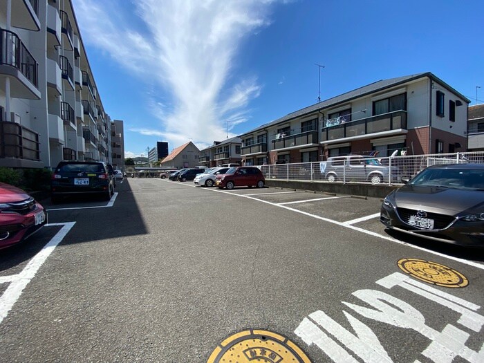 物件外観写真2　(駐車場)