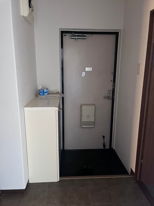 物件内観写真16　(玄関)