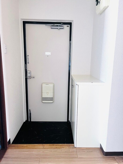 物件内観写真16　(玄関)