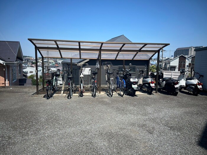 物件外観写真3　(駐輪場)