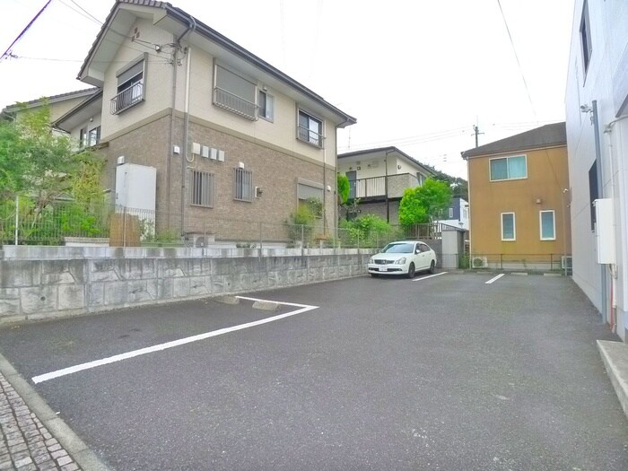 物件外観写真2　(駐車場)