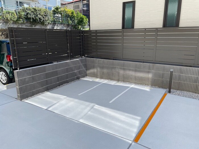 物件外観写真3　(バイク置き場)