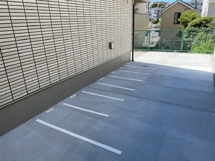 物件外観写真6　(駐輪場)