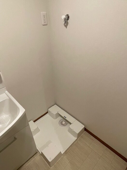 物件内観写真18　(洗濯機置場)