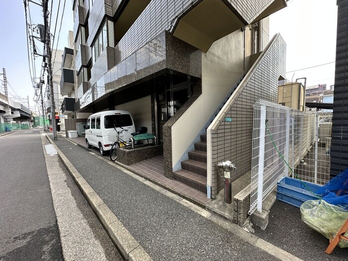 物件外観写真2　(エントランス部分)