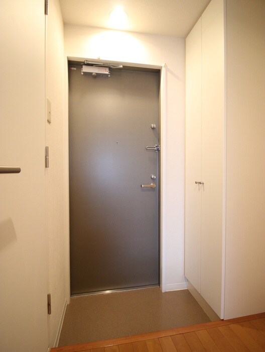 物件内観写真7　(玄関)