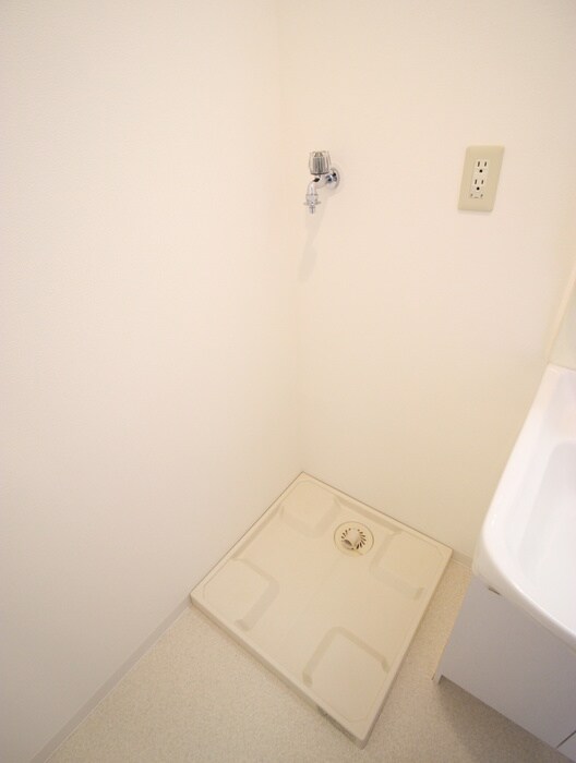 物件内観写真12　(洗濯機置場)