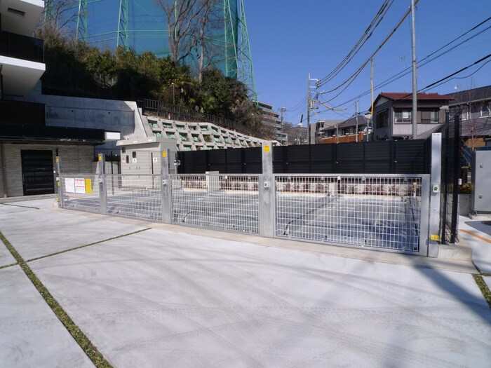 物件外観写真3　(駐車場)