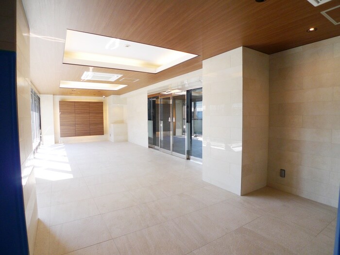 物件外観写真5　(エントランス部分)