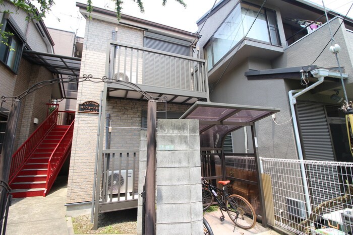 物件外観写真2　(エントランス部分)