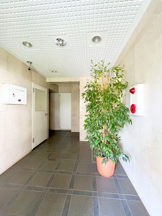 物件外観写真4　(エントランス部分)