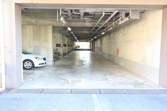 物件外観写真4　(駐車場)