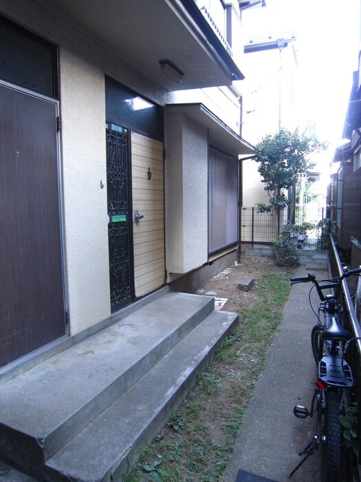 物件外観写真3　(エントランス部分)