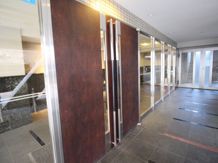 物件外観写真4　(エントランス部分)