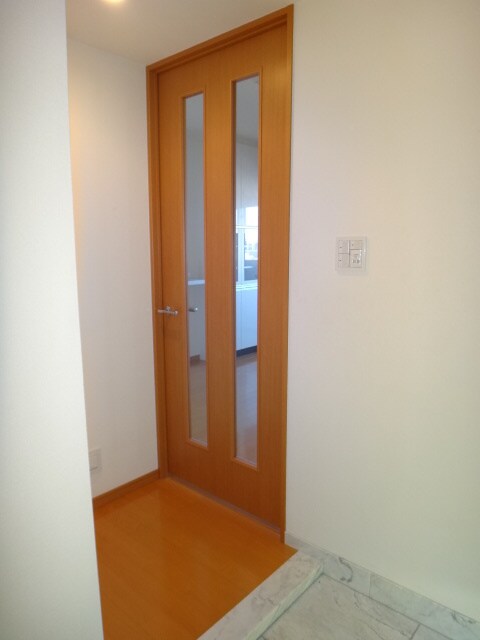 物件内観写真13　(玄関)