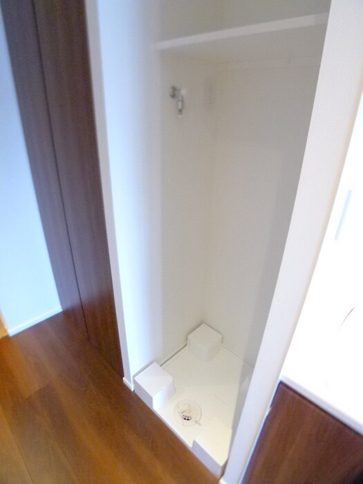 物件内観写真18　(洗濯機置場)