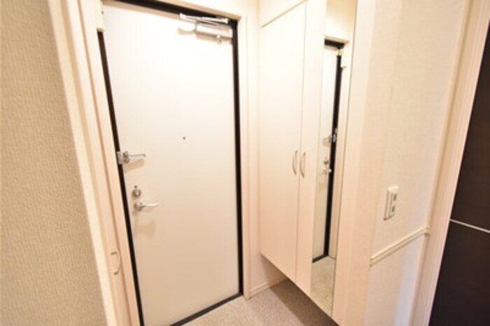 物件内観写真9　(玄関)