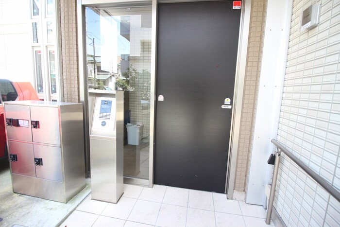 物件外観写真3　(エントランス部分)