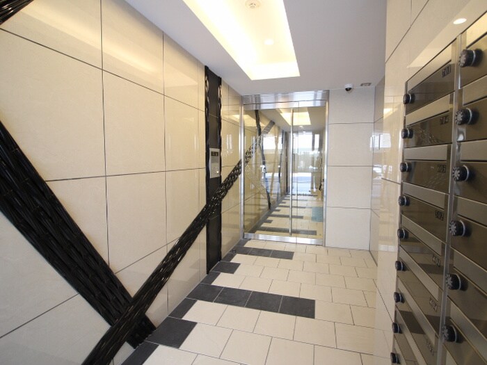 物件外観写真3　(エントランス部分)