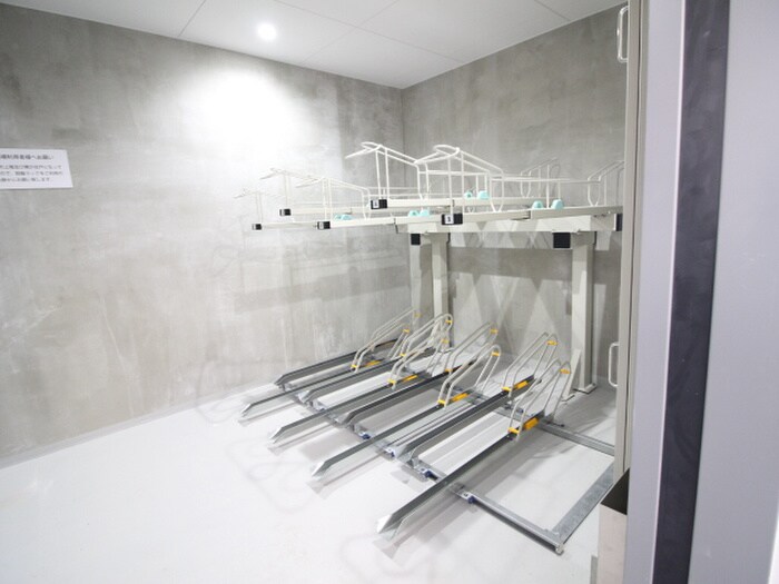 物件外観写真4　(駐輪場)