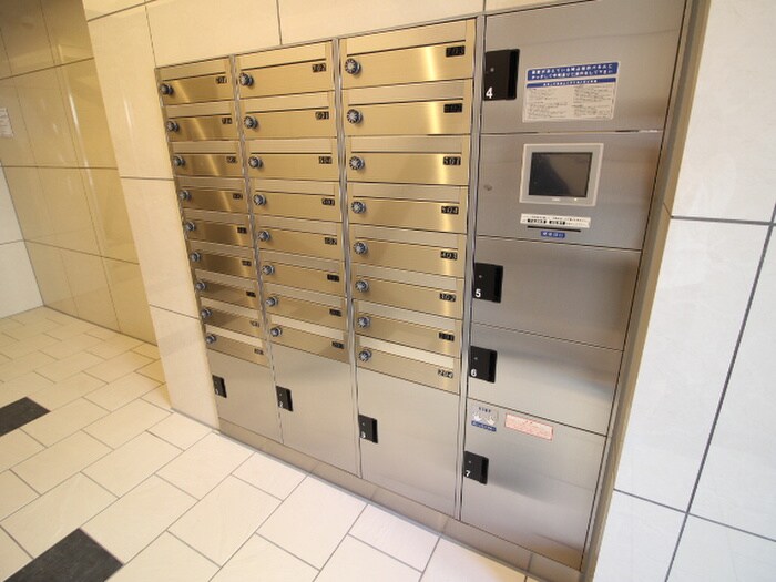 物件外観写真5　(エントランス部分)