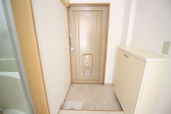 物件内観写真16　(玄関)