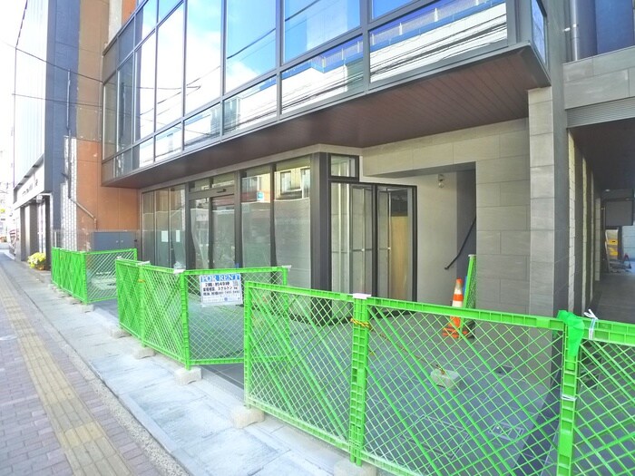 物件外観写真3　(エントランス部分)