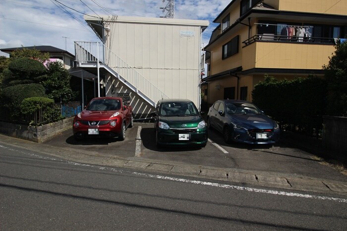 物件外観写真5　(駐車場)