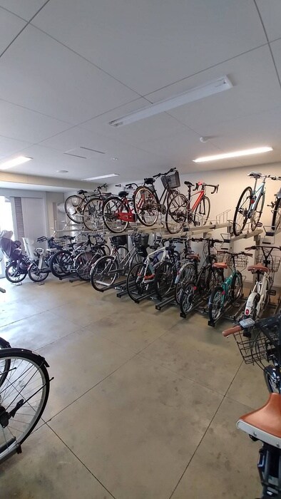 物件外観写真5　(駐輪場)