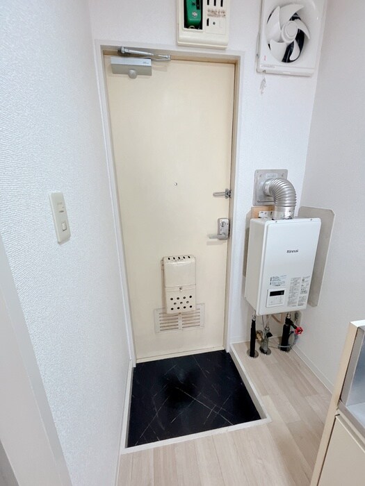 物件内観写真13　(玄関)