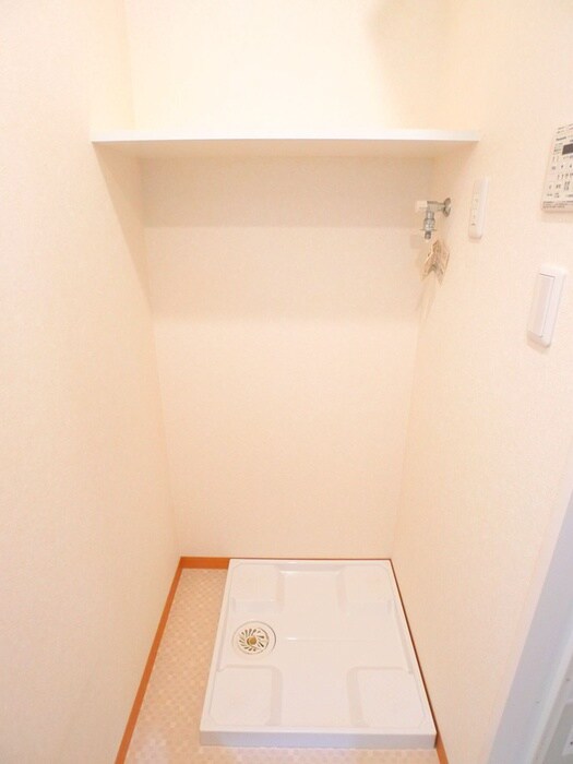 物件内観写真18　(洗濯機置場)