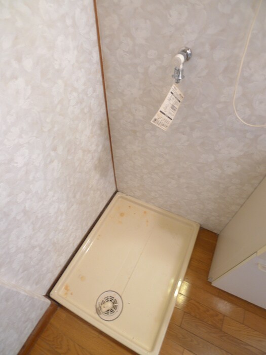 物件内観写真8　(洗濯機置場)