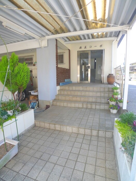 物件外観写真3　(エントランス部分)