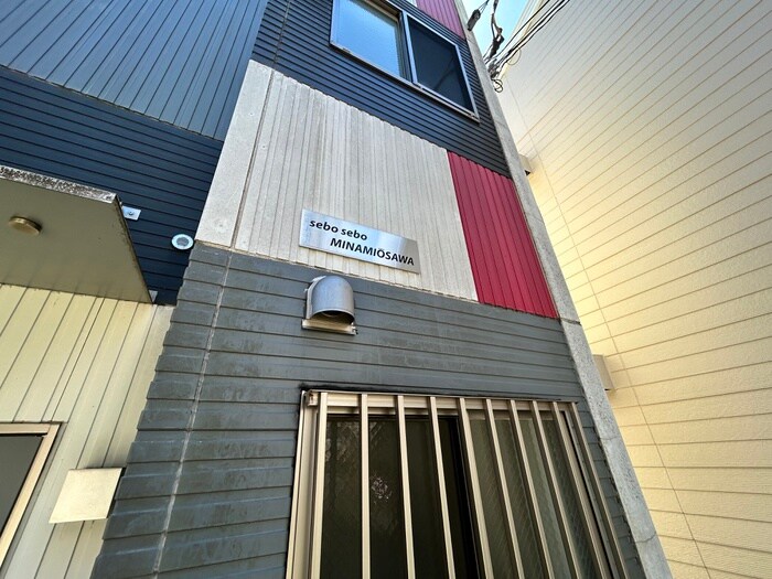 物件外観写真3　(エントランス部分)