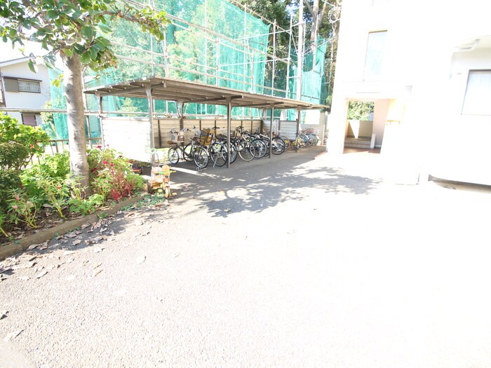 物件外観写真3　(駐輪場)